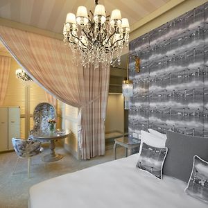 Camera con letto king size